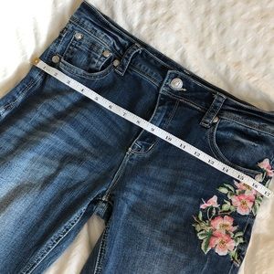Floral embroidered easyfit boot cut jeans -size 28